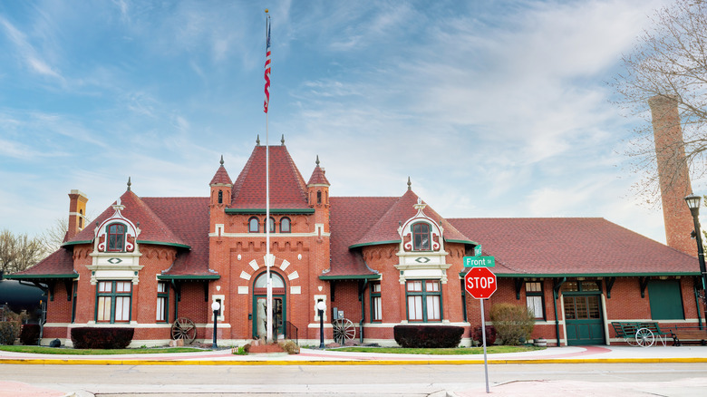 A classic red-brick building in Nampa showcasing the city's historic architecture and peaceful vibe.