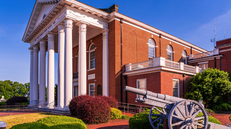 Nashville North Carolina red brick courthouse with white columns and cannon out front