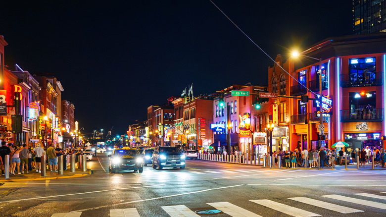 Street view of Broadway in Nashville
