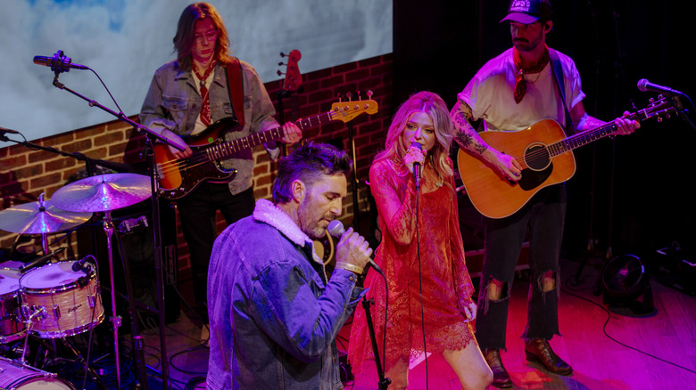 Carter Faith performing at Chief's on Broadway