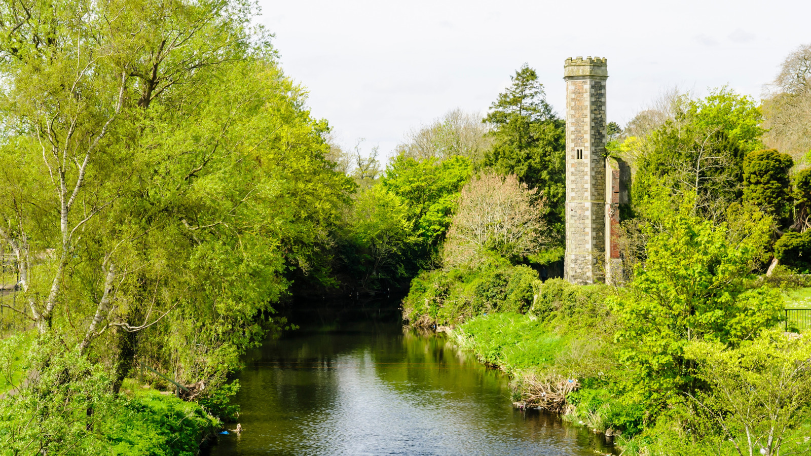 Near Belfast Is A Charming Town With Scenic Castle Gardens, Tasty Restaurants, And Golf