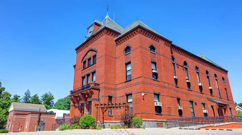 The facade of Memorial Hall, the town hall in Canton, Massachusetts, on a sunny day