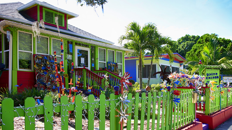 Colorful homes and galleries in Bradenton
