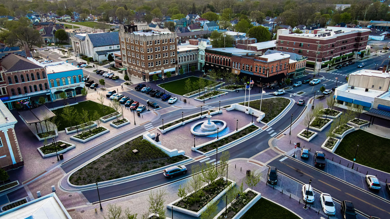 Overhead view of Shelbyville's oval town square