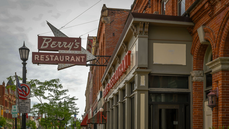 Exterior of Berry's on main Restaurant in Norwalk, Ohio