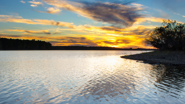 Sunset on fellows lake in Springfield, Missouri
