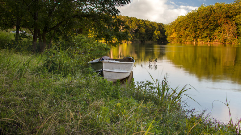 Small boat on shore of Fellows lake in Springfield, Missouri