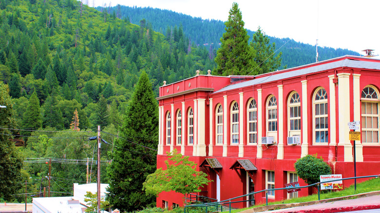 Buildings at the downtown district surrounded by mountains covered with forests in Dunsmuir, California