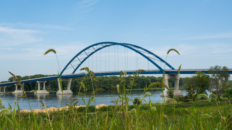 the bridge connecting Sabula to Illinois
