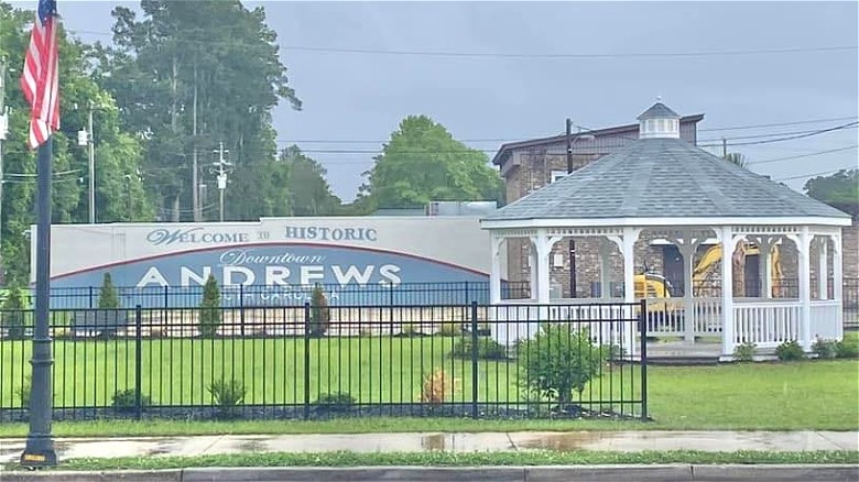 Photo of a sign of downtown Andrews, South Carolina