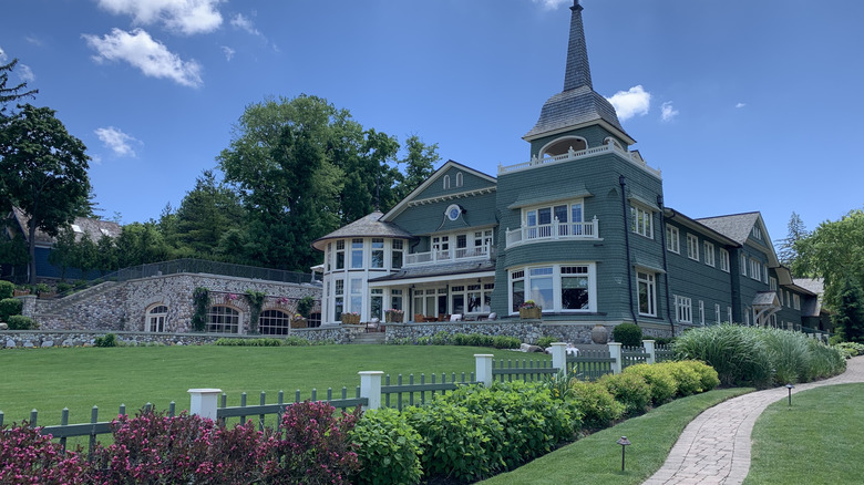 path along Lake Geneva's shore with mansion