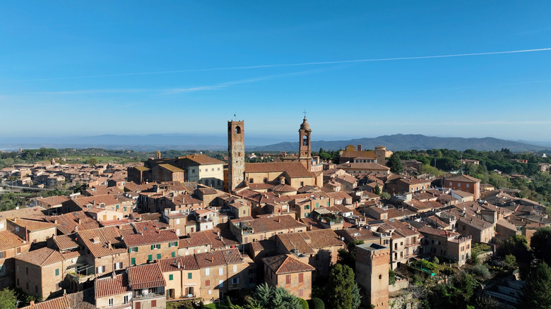 Medieval buildings nestled tightly together in Città della Pieve