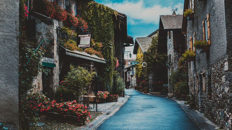 Medieval buildings and cobblestoned streets in Yvoire