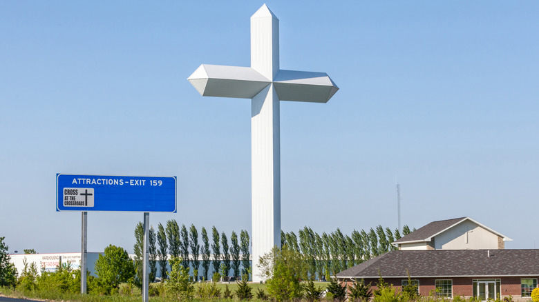 A giant cross in Effingham, Illinois, with an "attractions" highway sign