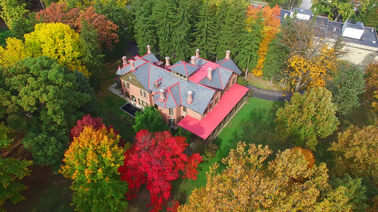 Colorful fall foliage and a historic building in Fremont, Ohio