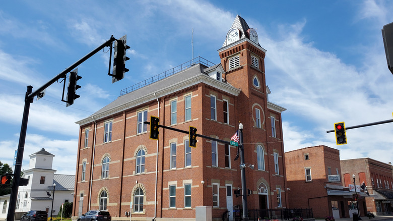 The red-brick Bluffton Ohio City Hall building