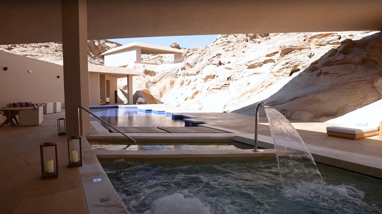 Desert Rock Resort spa area