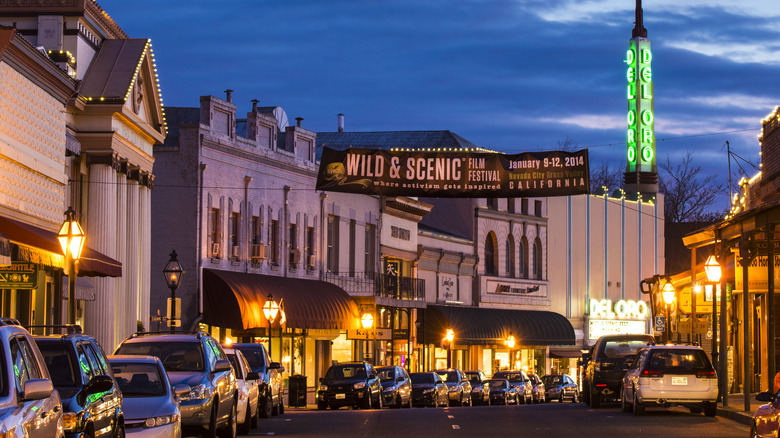 Busy street in Grass Valley, CA at dusk
