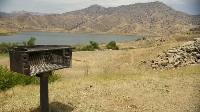 Campground and outdoor grill on a hill that overlooks Lake Kaweah