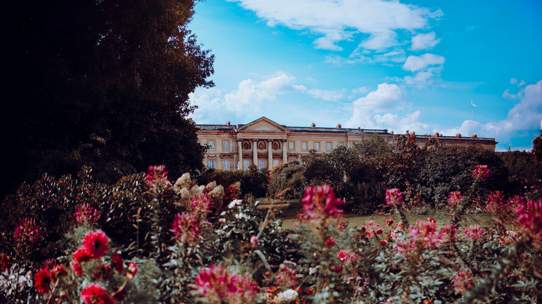 Compiègne castle surrounded by flowers