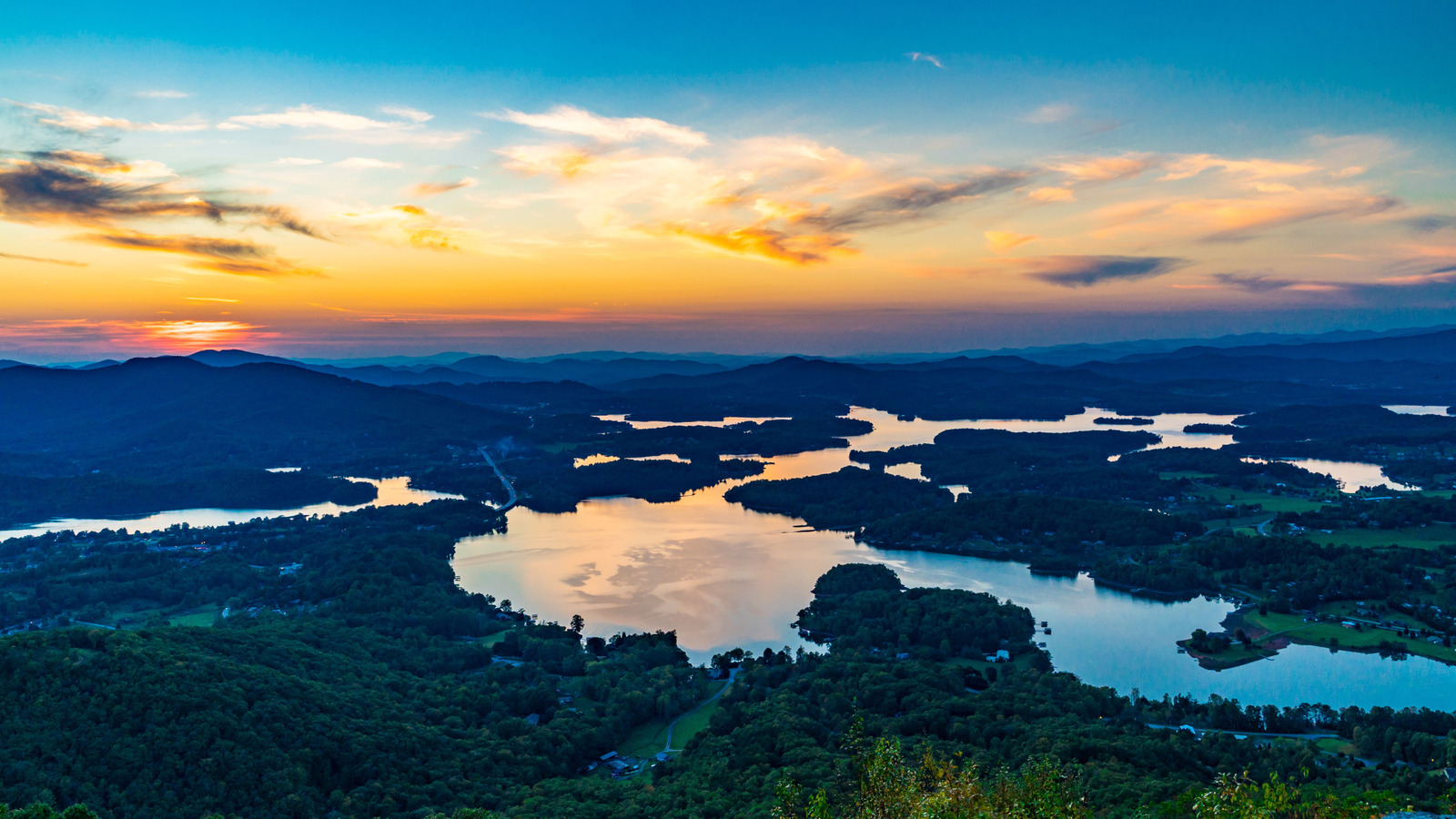 Nestled In Georgia's Appalachian Mountains Is A Cute Lakeside Town With
