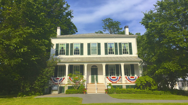 Front view of Lansing Manor House in North Blenheim, New York during the day.