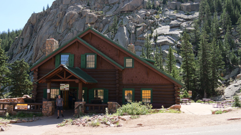 a cabin in the pikes peak mountains at cascade-chipita park