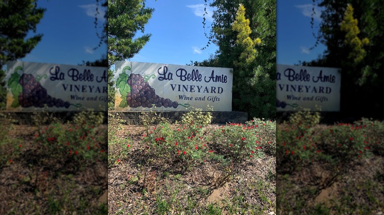 Sign for La Belle Amie Vineyard