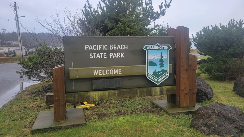 A welcome sign at Pacific Beach State Park in Washington