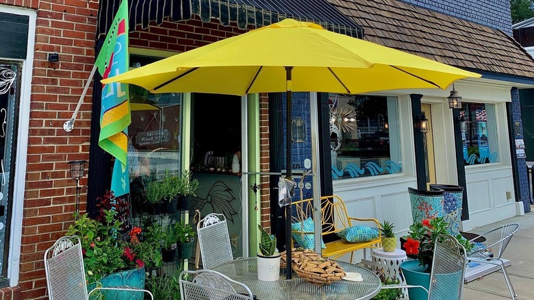 Sidewalk cafe in downtown Kilmarnock
