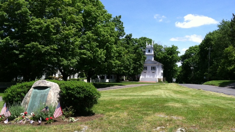 Redding Center colonial building and green lawn with monument.