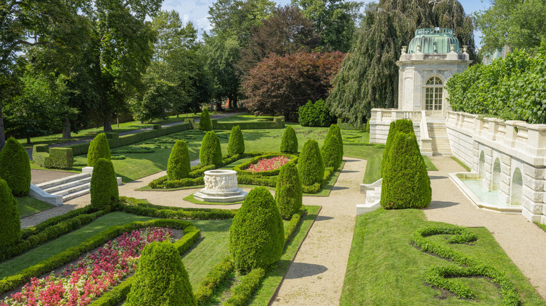 sunken garden at The Elms