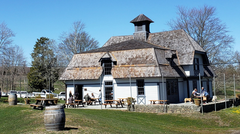 Main building at Greenvale Vineyards, wth people at tables outside