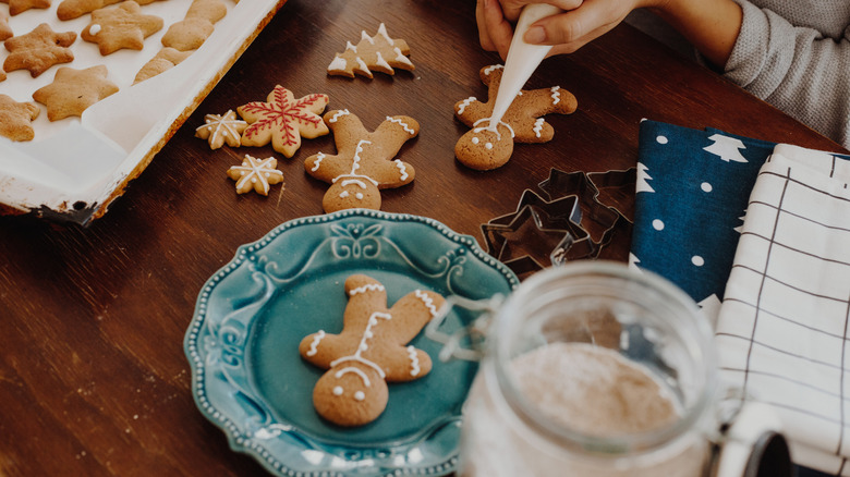 Christams cookie decorating