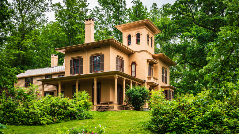 A building at the Emily Dickinson Museum