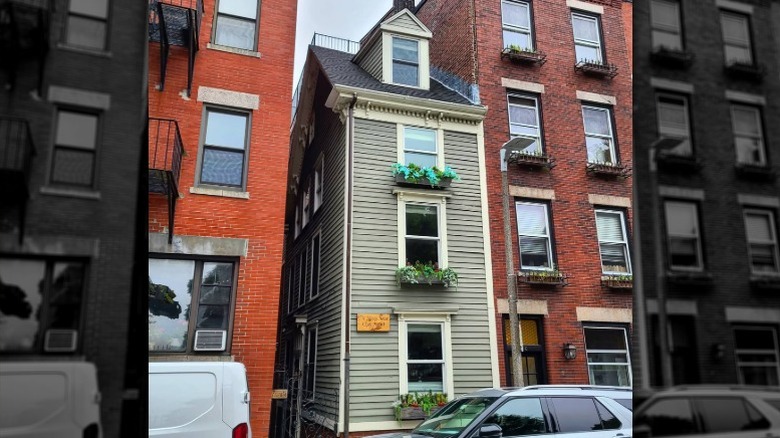 Boston's Skinny House facade