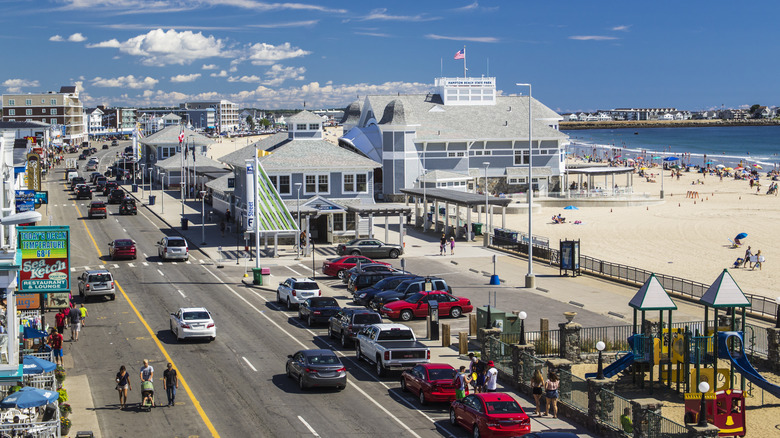 Traffic and beachgoers at seaside shops at Hampton Beach