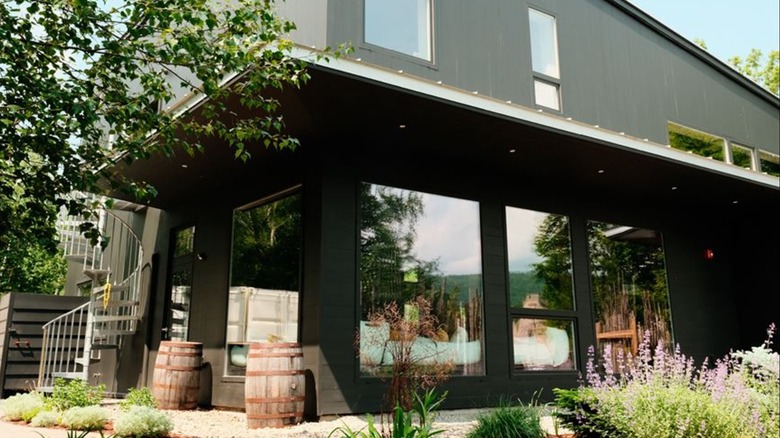 The facade of Rek-Lis Brewing Company in Bethlehem, New Hampshire
