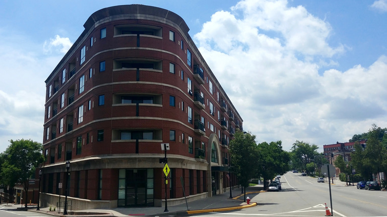 Curved building in downtown Rutherford