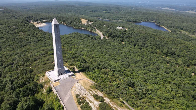 The monument at High Point State Park in New Jersey surrounded by green lush trees