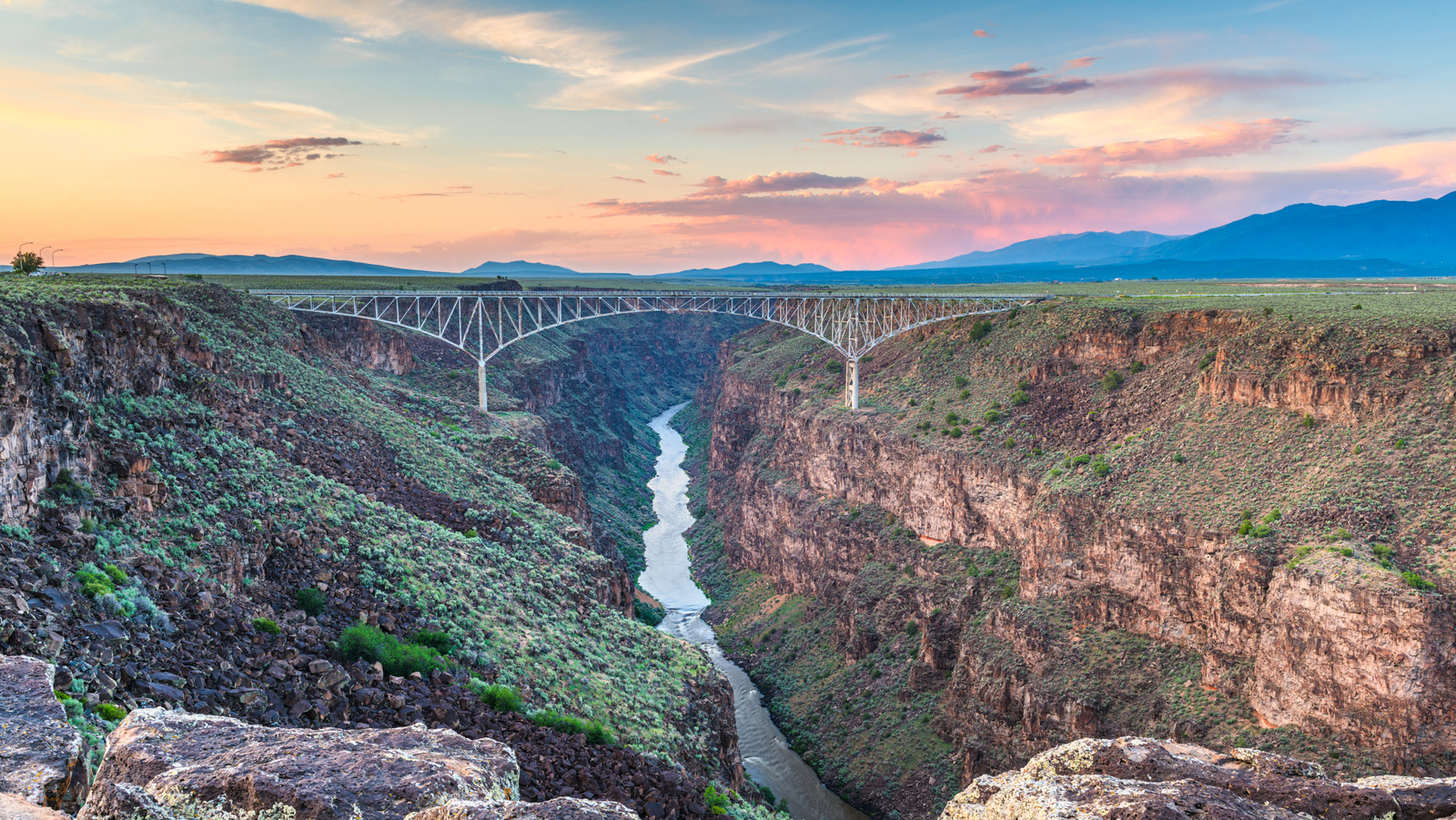 New Mexico’s Epic Whitewater Run Is A Thrill-Seekers Dream Hidden Between Stunning Southwest Cliffs – Islands New Mexico’s Epic Whitewater Run Is A Thrill-Seekers Dream Hidden Between Stunning Southwest Cliffs – Islands