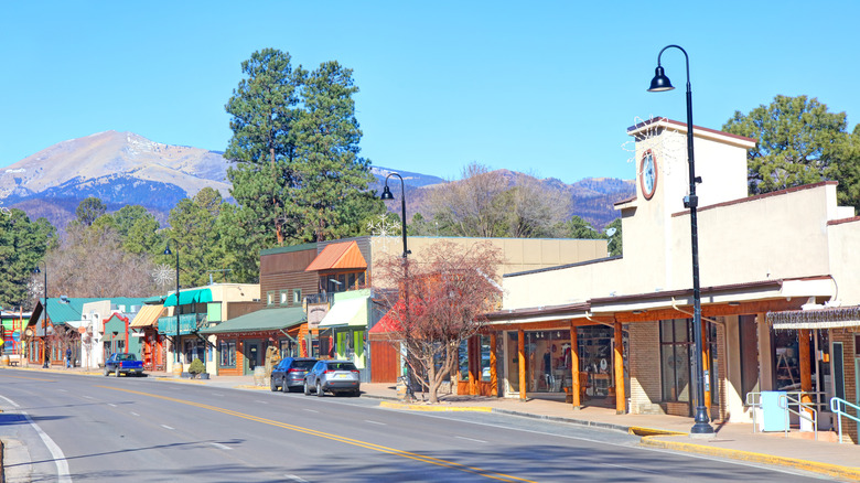 A street view of Ruidoso, New Mexico