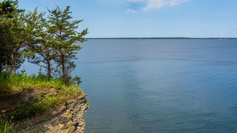 A view of Lake Ontario in the sun from the New York coast