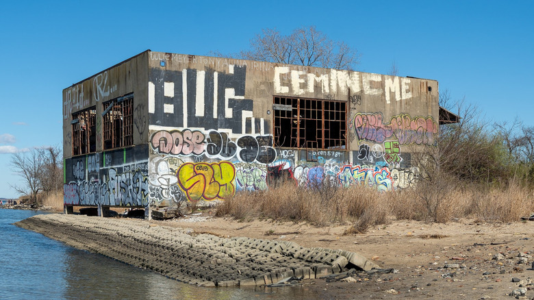 Floyd Bennett Field graffitied and abandoned building