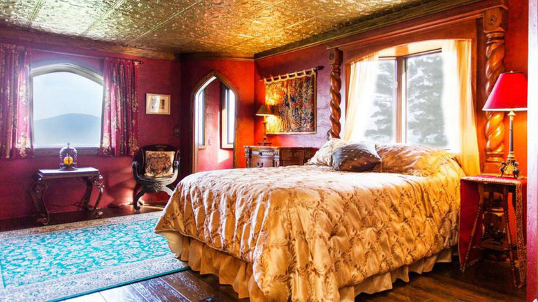Interior bedroom of Highlands Castle Royal Bedroom suite