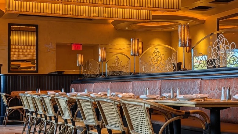 The seating area at The Cheesecake Factory in Destiny USA