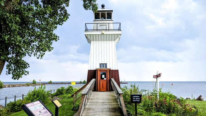 Oak Orchard Lighthouse in Kent, New York