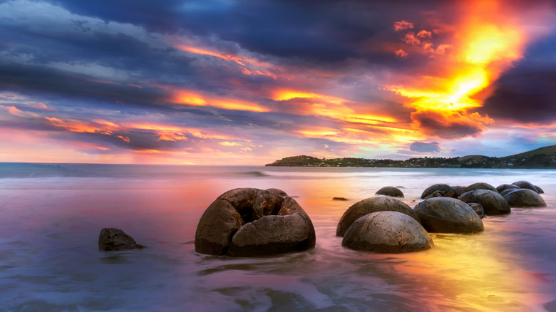Moeraki Boulders on the Koekohe beach at sunset