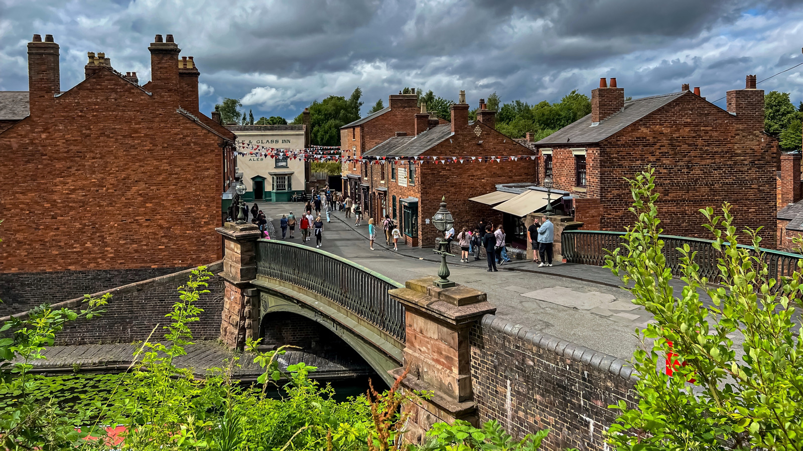 Next To Birmingham Is A Charming Town With An Award-Winning Museum, A Zoo, And Tasty Eats
