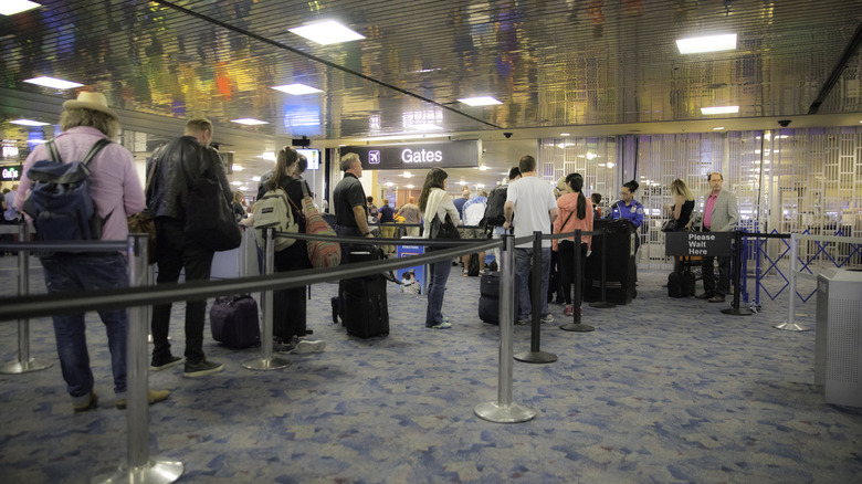 Long queue at Las Vegas airport in 2017.